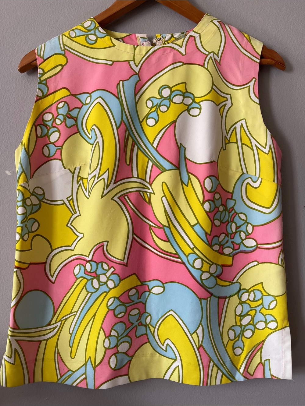Vintage 70s Sleeveless Floral Print Top in Pink, Yellow & Blue